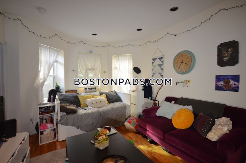 Boston - $2,895 /month