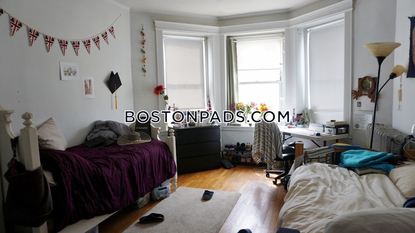 Boston - $3,335 /month