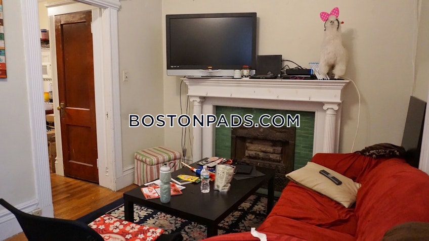 Boston - $3,335 /month