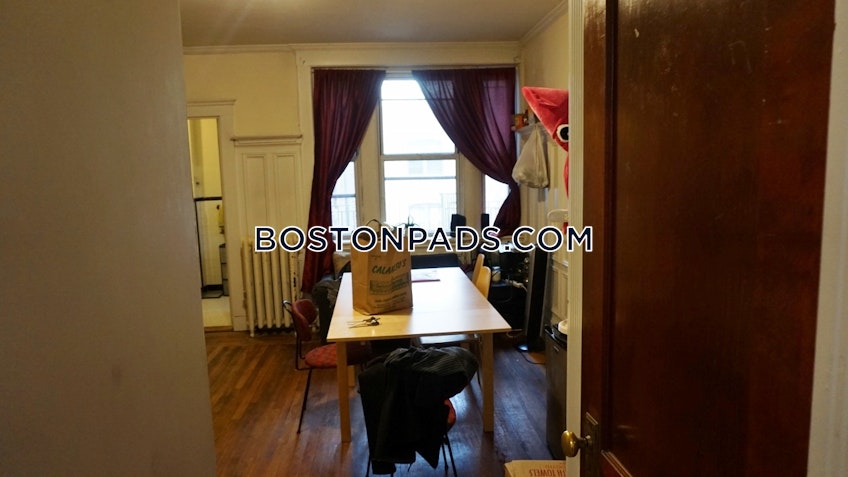 Boston - $3,335 /month