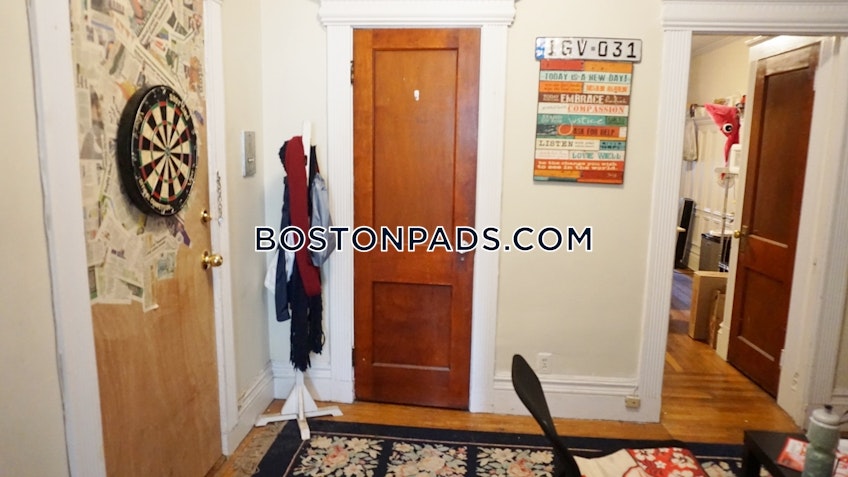 Boston - $3,335 /month