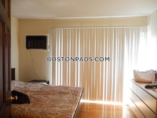 Boston - $2,400 /mo