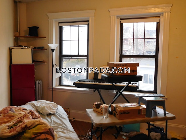 Boston - $2,200 /mo