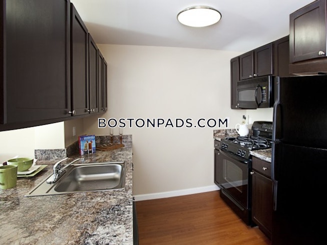 Boston - $3,300 /mo