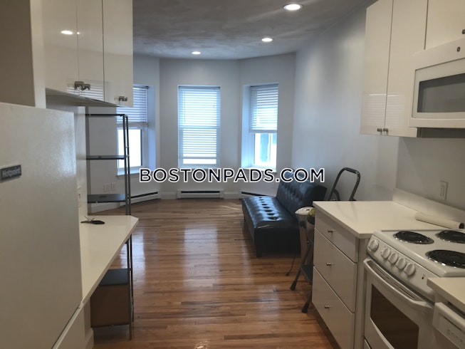 Boston - $2,400 /mo