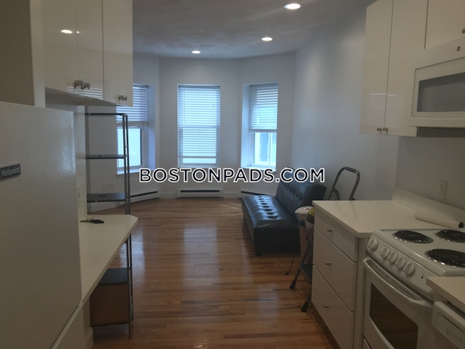 Boston - $2,400 /mo