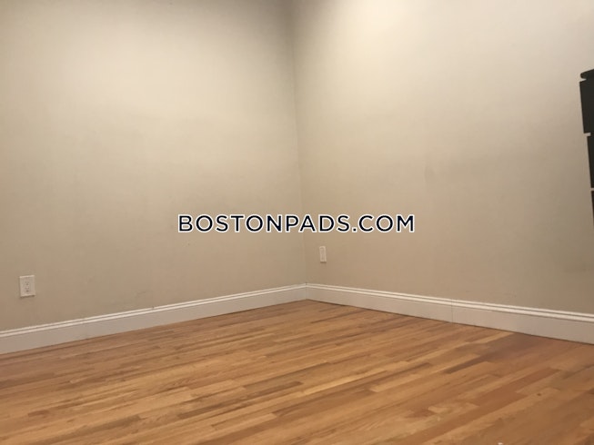 Boston - $2,400 /mo