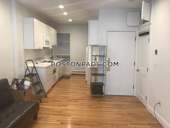 Boston - $2,400 /mo