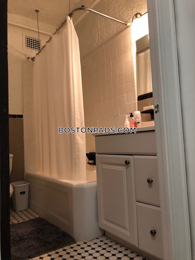 Boston - $2,900 /mo