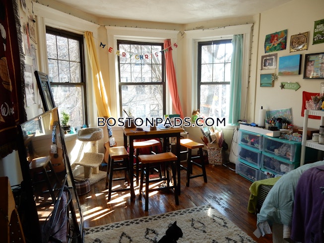 Boston - $2,200 /mo