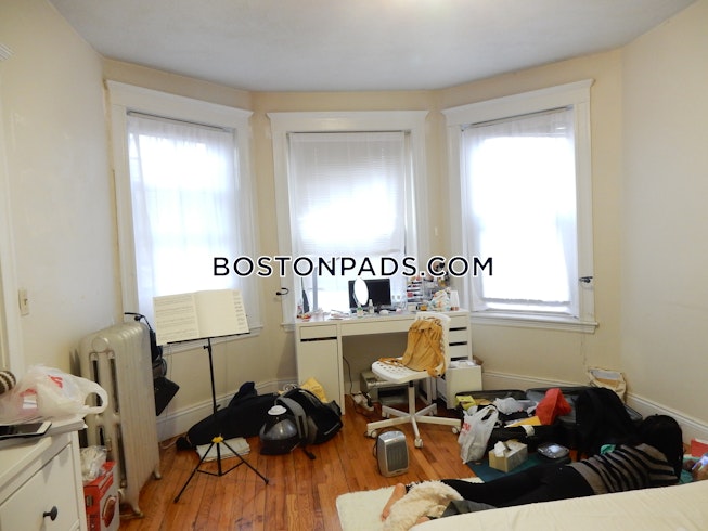 Boston - $2,050 /mo