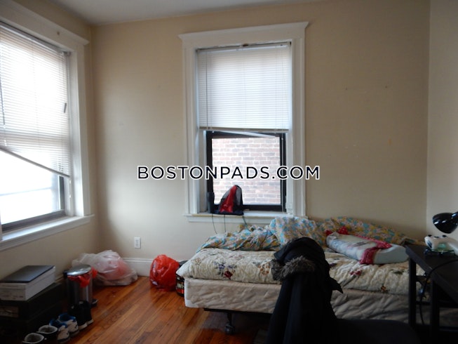 Boston - $2,995 /mo