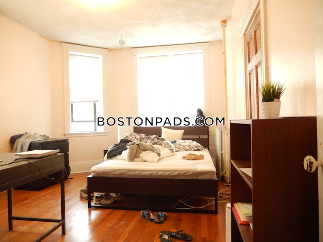 Boston - $3,200 /mo