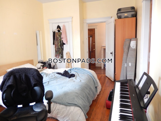 Boston - $3,200 /mo