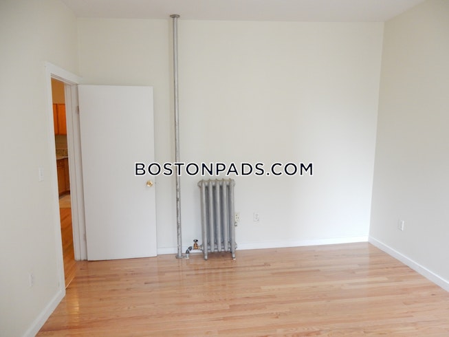 Boston - $3,200 /mo