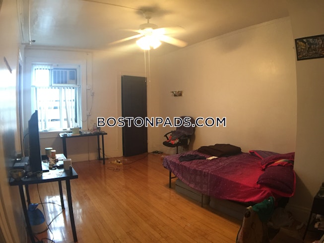 Boston - $2,600 /mo