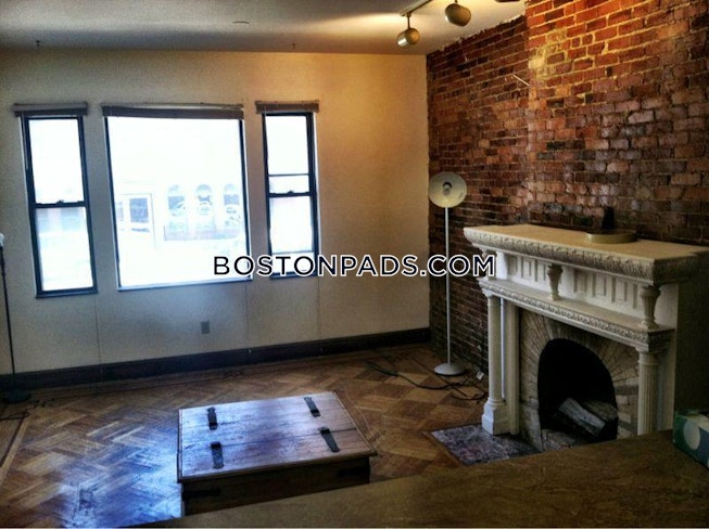 Boston - $2,950 /mo