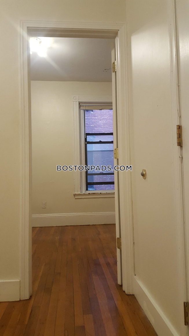 Boston - $2,800 /mo