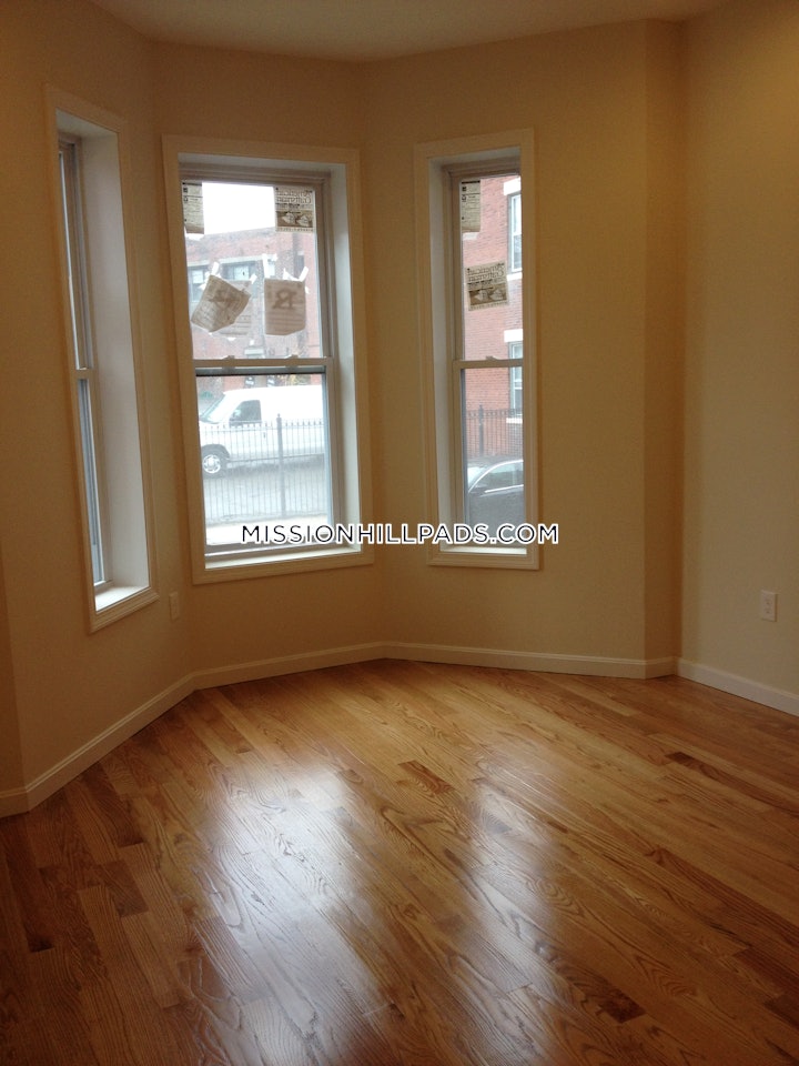 roxbury-apartment-for-rent-4-bedrooms-15-baths-boston-3800-4321359 
