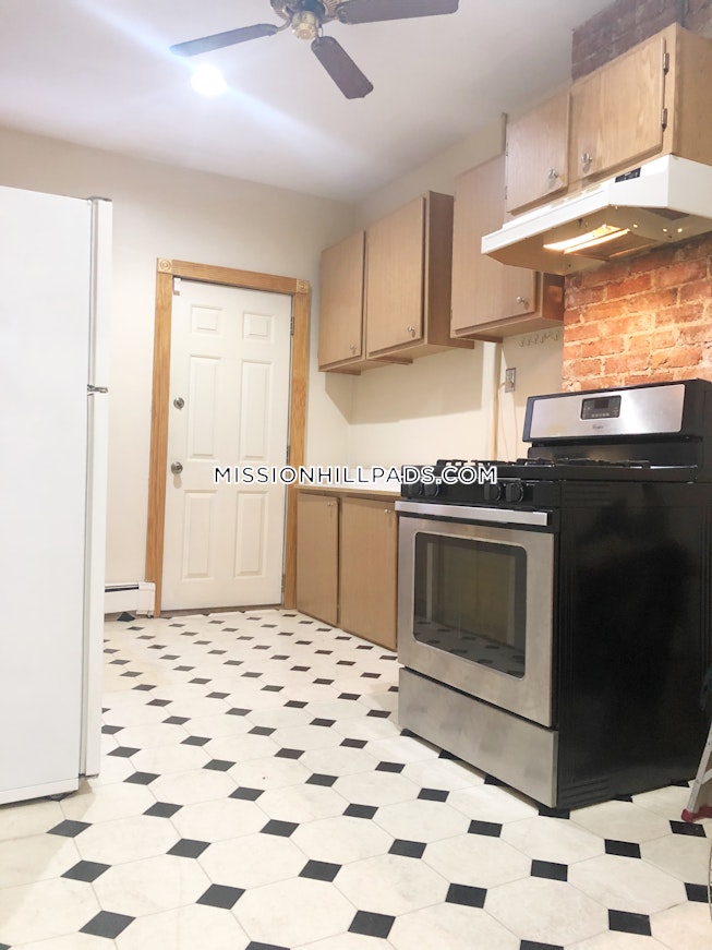 Boston - $1,800 /mo