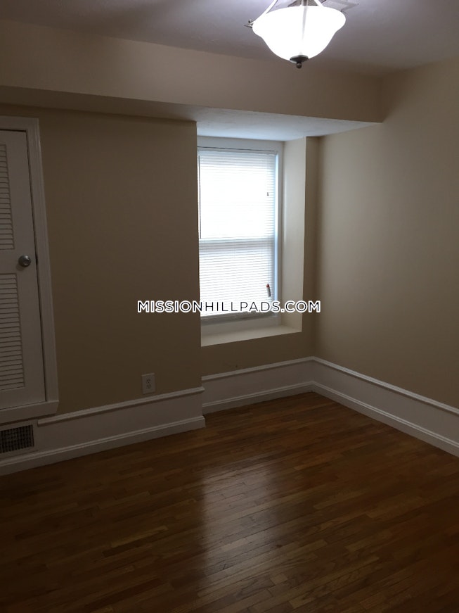 Boston - $4,500 /mo