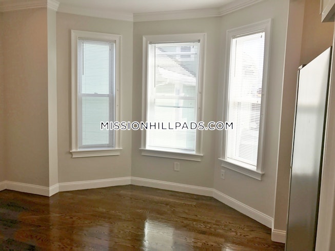 Boston - $3,770 /mo