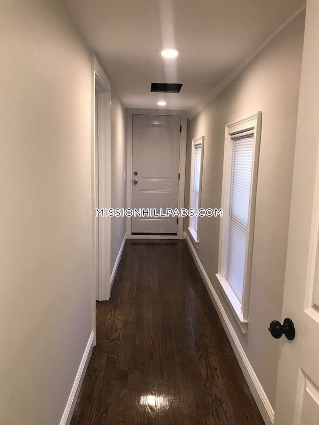 Boston - $2,950 /mo