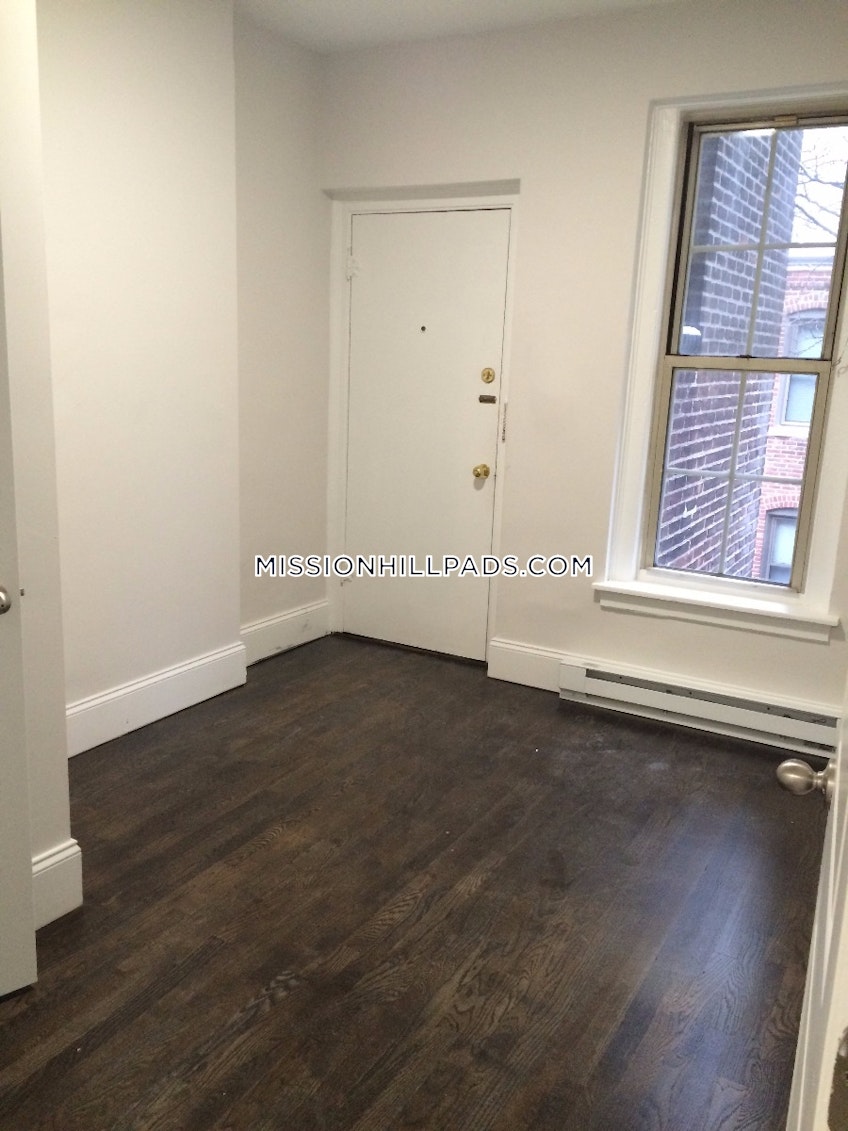 Boston - $3,995 /month