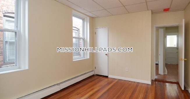 Boston - $4,250 /mo