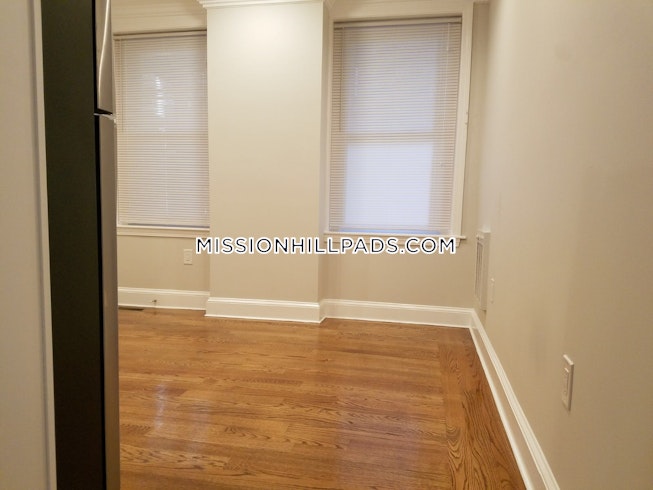 Boston - $2,395 /mo