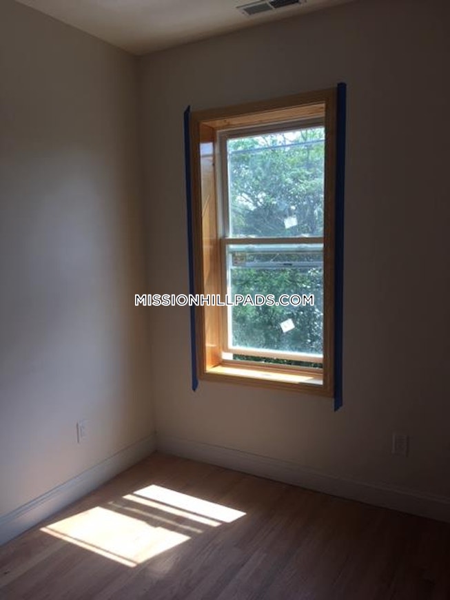 Boston - $3,500 /mo