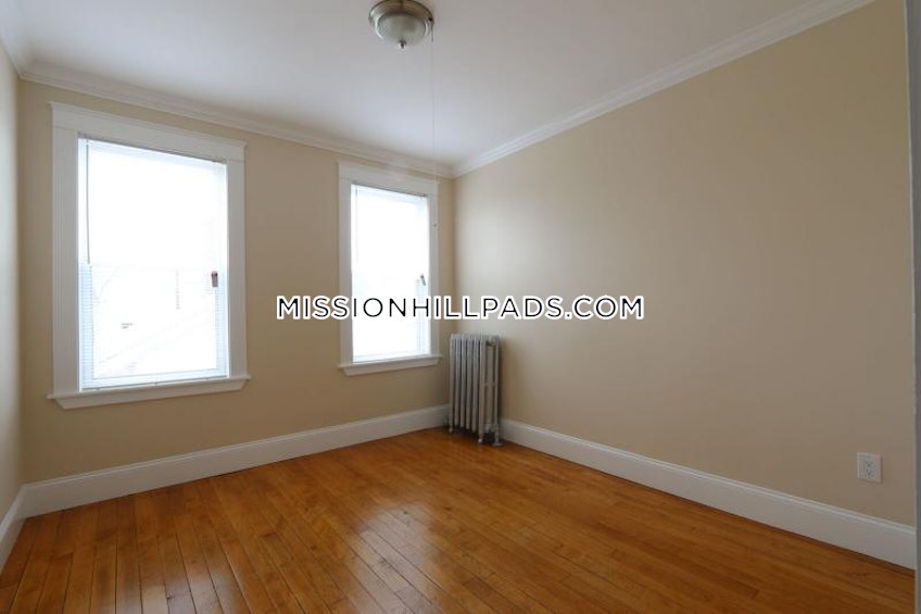 Boston - $4,095 /month