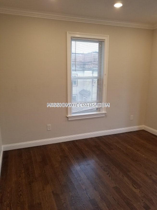 Boston - $3,770 /mo