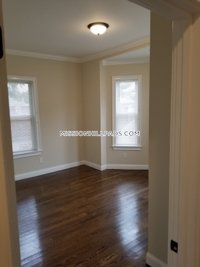 Boston - $3,770 /mo