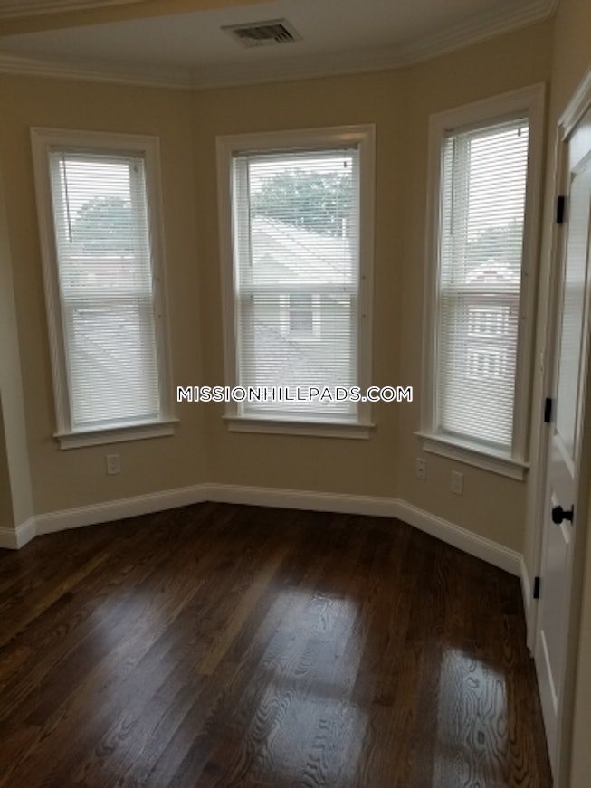 Boston - $3,770 /mo