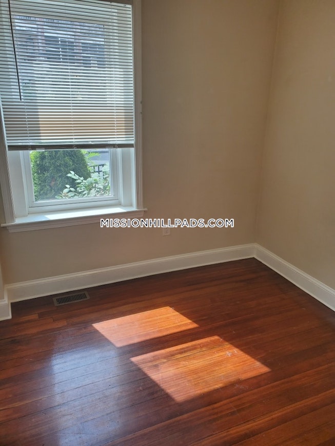 Boston - $2,395 /mo