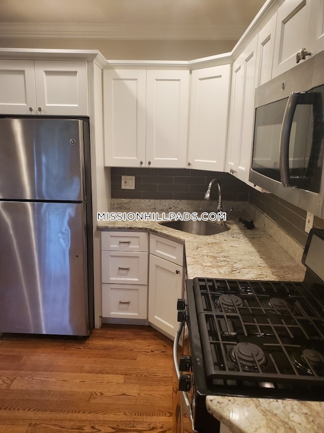 Boston - $2,395 /mo