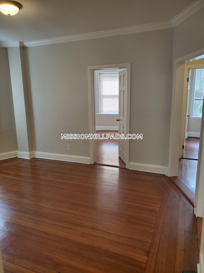 Boston - $2,395 /mo