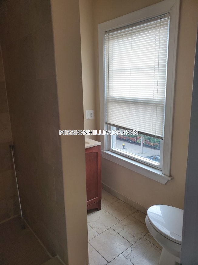 Boston - $3,450 /mo