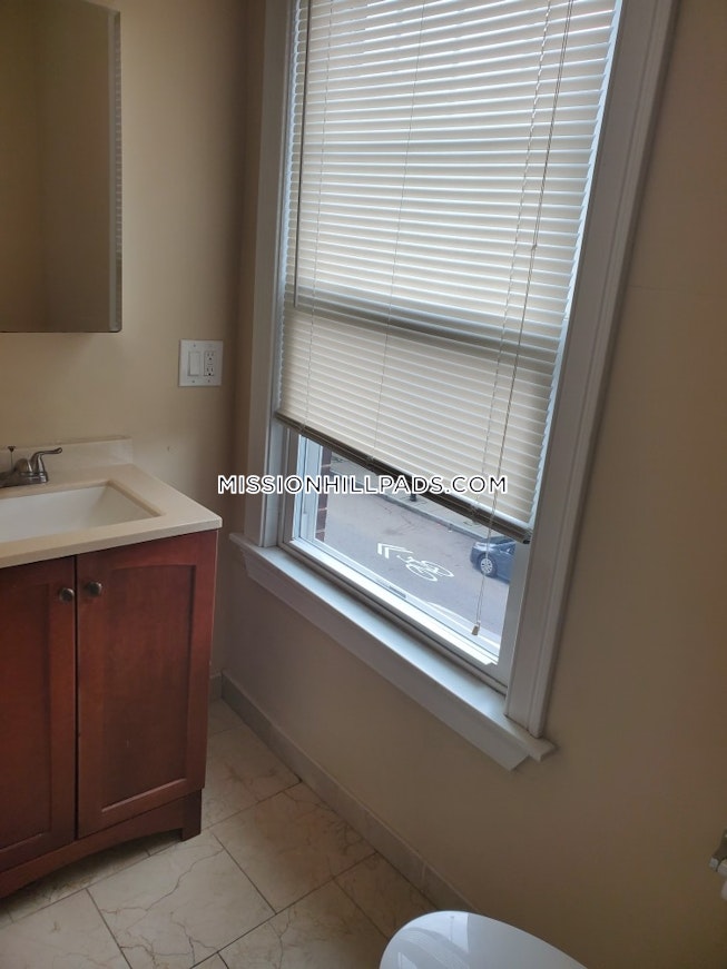 Boston - $3,450 /mo