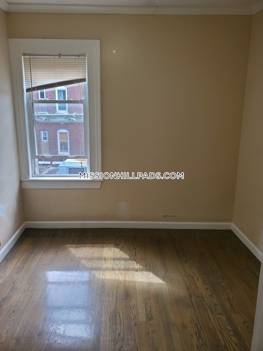 Boston - $3,695 /month