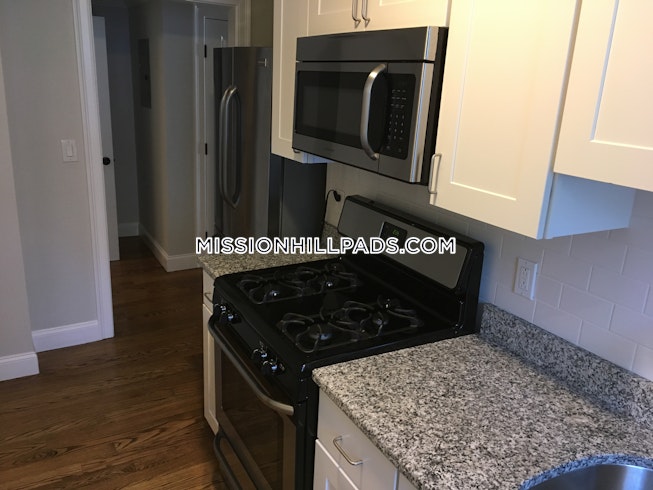 Boston - $2,300 /mo