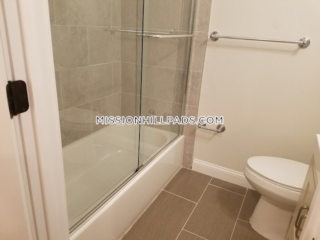 Boston - $2,950 /mo