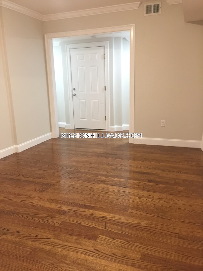 Boston - $2,300 /mo