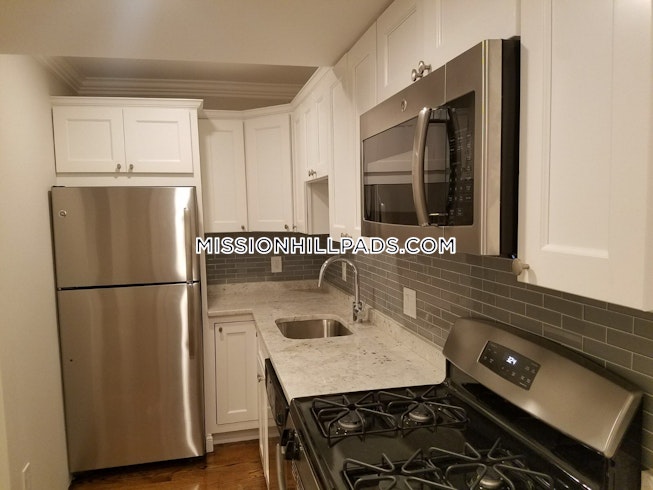 Boston - $2,950 /mo