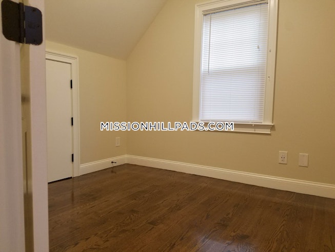 Boston - $2,950 /mo