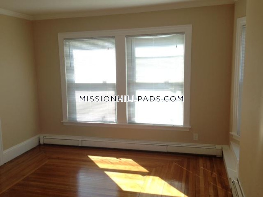 Boston - $2,600 /month