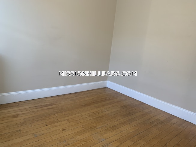 Boston - $4,500 /mo