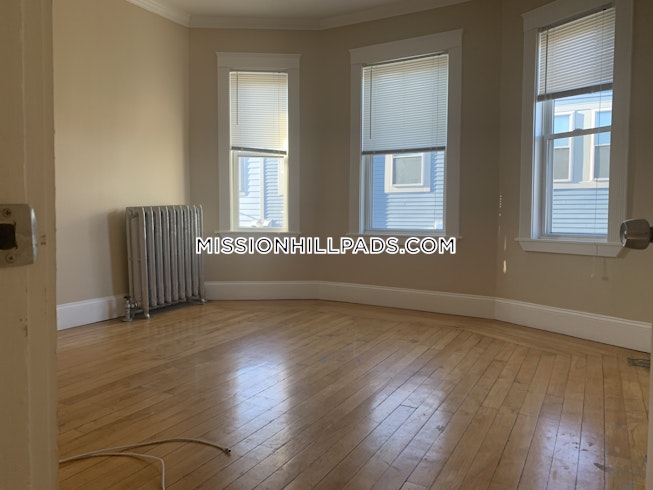 Boston - $4,500 /mo