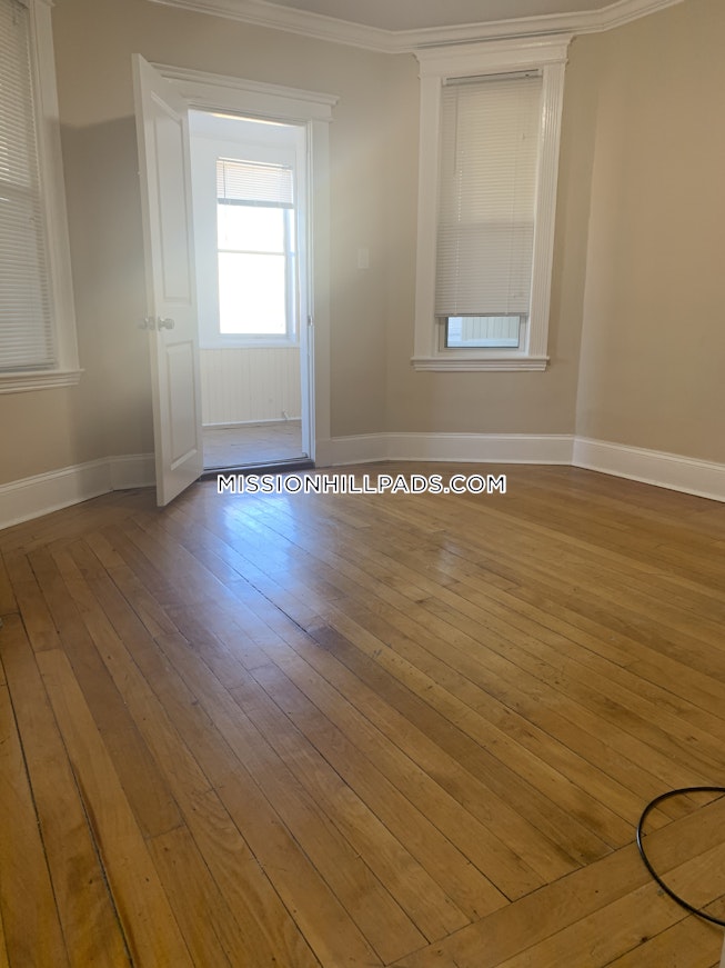 Boston - $4,500 /mo